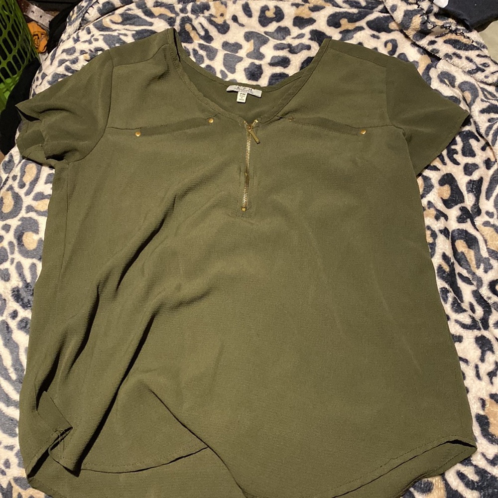 Green shirt - Picture 3 of 3